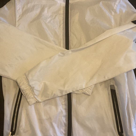 Windbreaker - Picture 3 of 3